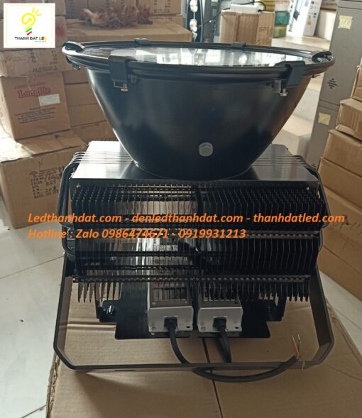đèn pha led chiếu xa cẩu tháp sân vận động