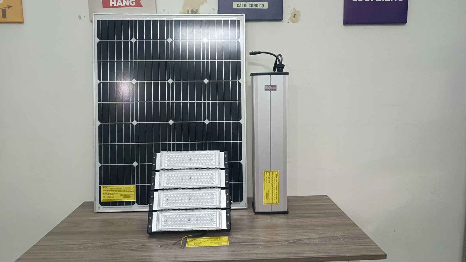 Đèn pha năng lượng dự án 60w 24ah 30ah 42ah 54ah 60ah 80ah