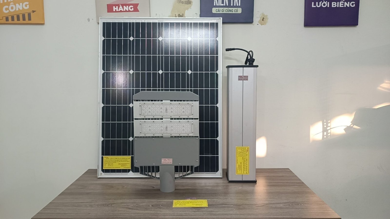 Đèn đường năng lượng mặt trời dự án 60w 80w 24ah 30ah 42ah 54ah 60ah 80ah Thành Đạt Led