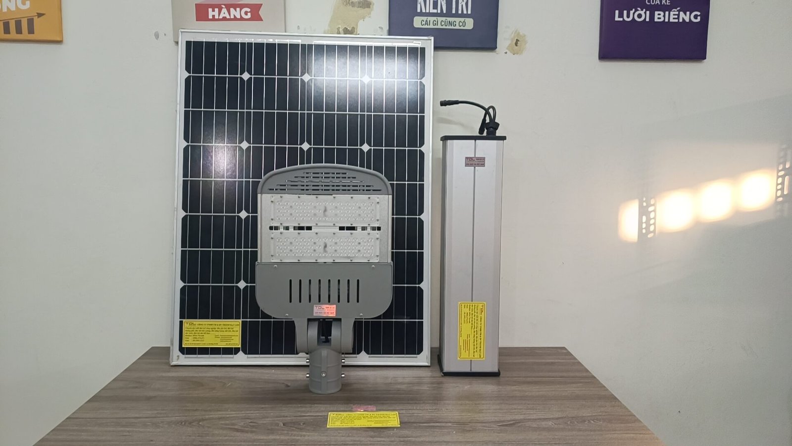 Đèn đường năng lượng mặt trời dự án 60w 80w 24ah 30ah 42ah 54ah 60ah 80ah Thành Đạt Led