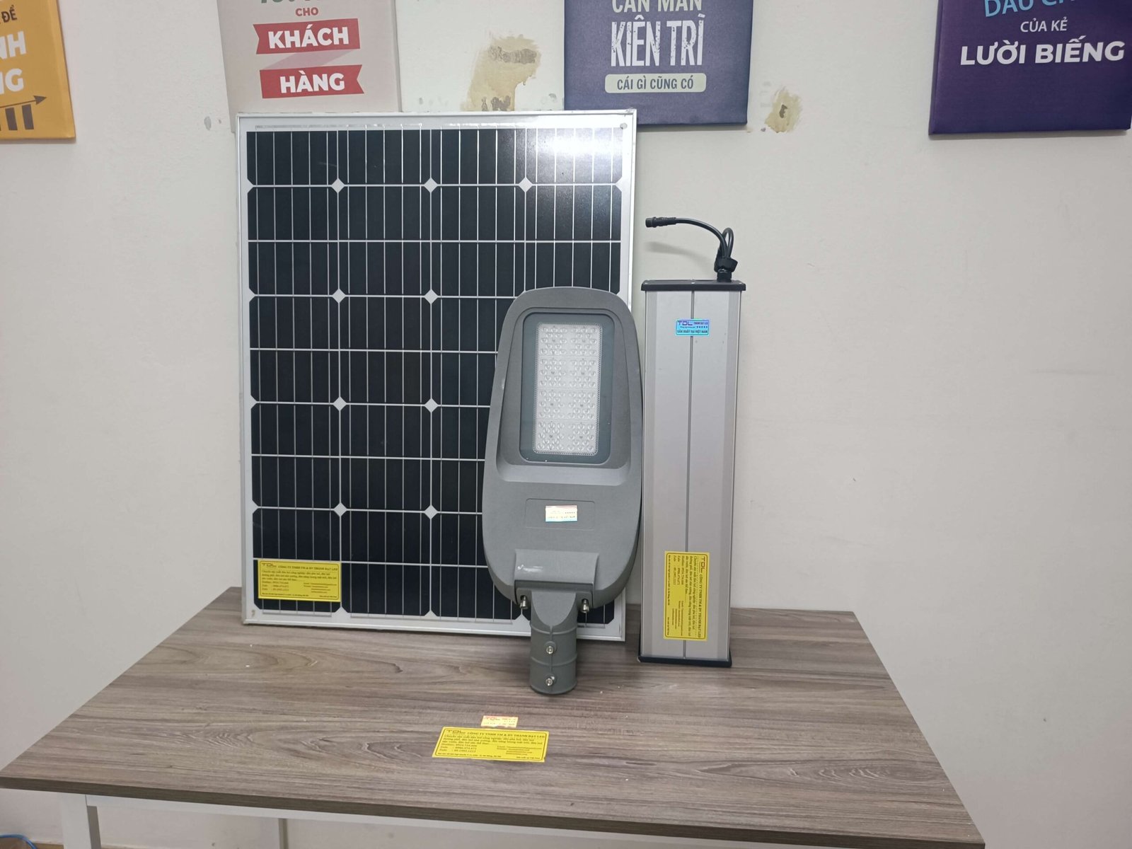 Đèn đường năng lượng mặt trời dự án 60w 80w 24ah 30ah 42ah 54ah 60ah 80ah Thành Đạt Led