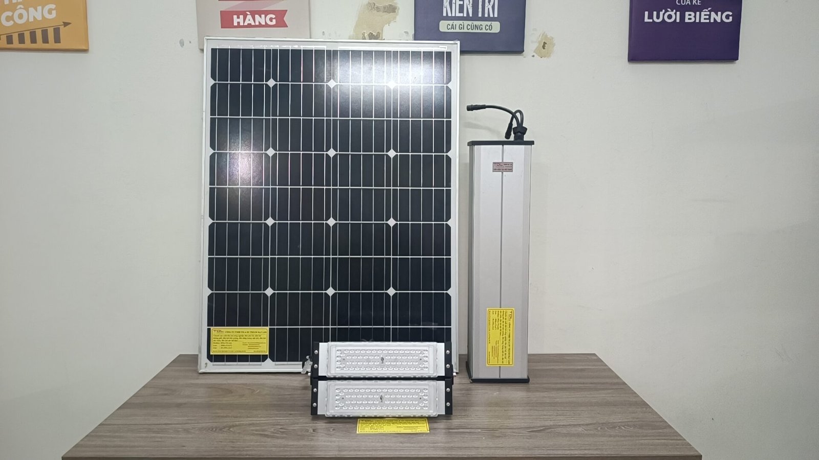 Đèn pha năng lượng dự án 60w 24ah 30ah 42ah 54ah 60ah 80ah